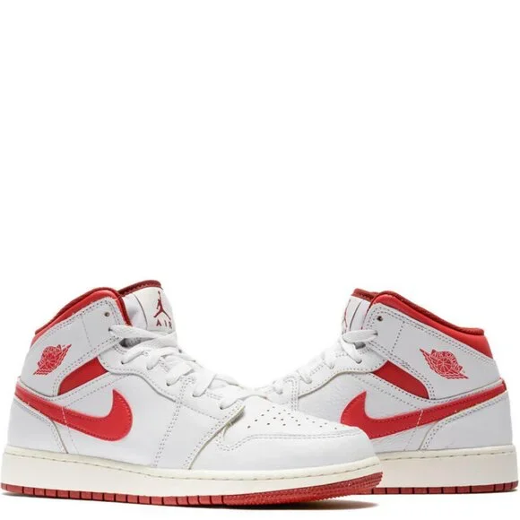 Air Jordan 1 Mid SE (GS). Brand New. Big Kids Size: 6.5y & 7y. - Picture 4 of 6